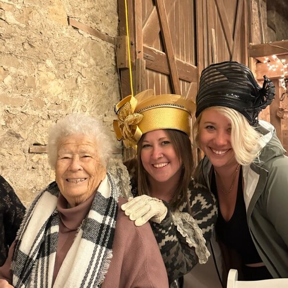 Meet your Posher, Nicole - Picture 5 of 10